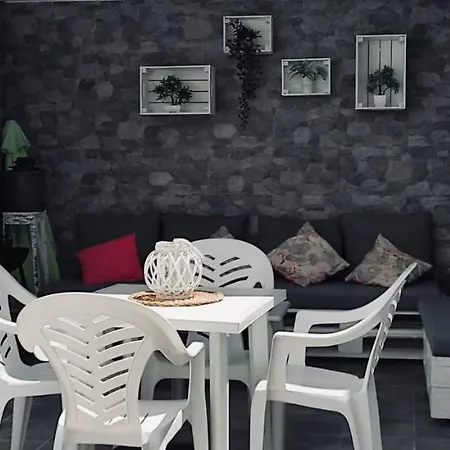 Yale Apartmán Tías
