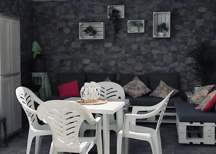 Yale Apartment Tias
